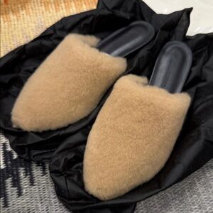 Brand New JENNI KAYNE Shearling Mule Sz 38